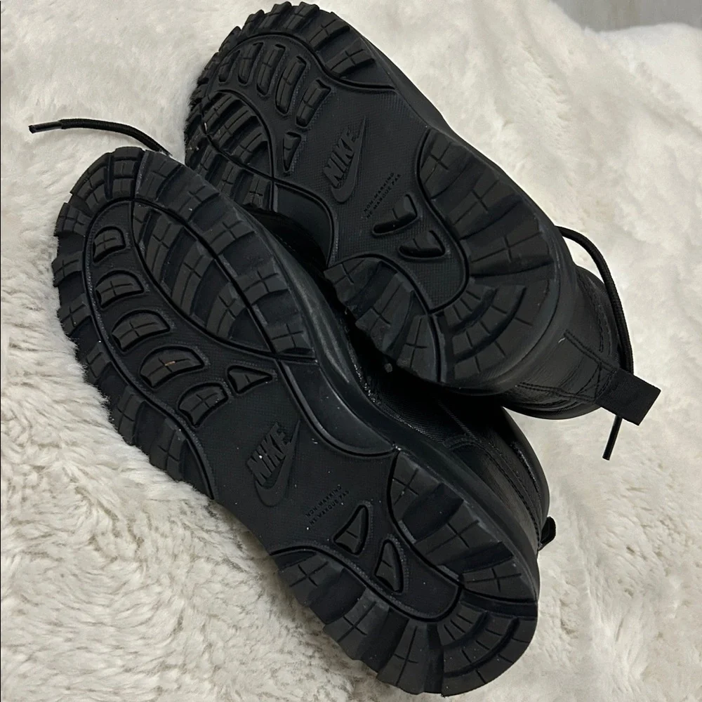 Nike Manoa Black Leather Booties Boys